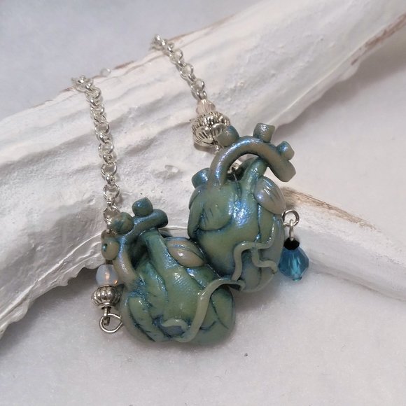 HANDMADE Turquoise blue iridescent Siamese anatomical heart necklace - Picture 4 of 9